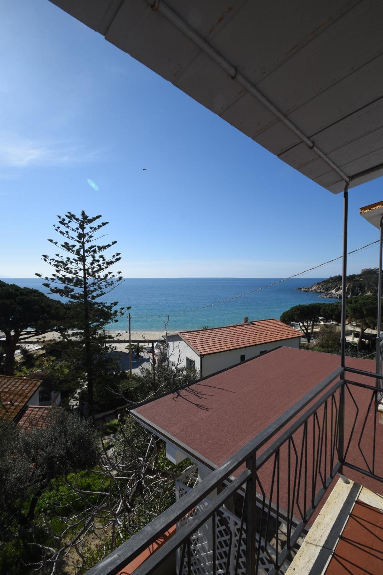 Appartamenti Cavoli - Vista Mare Con Terrazze, Clima E Posti Auto Spiaggia di Cavoli Екстериор снимка