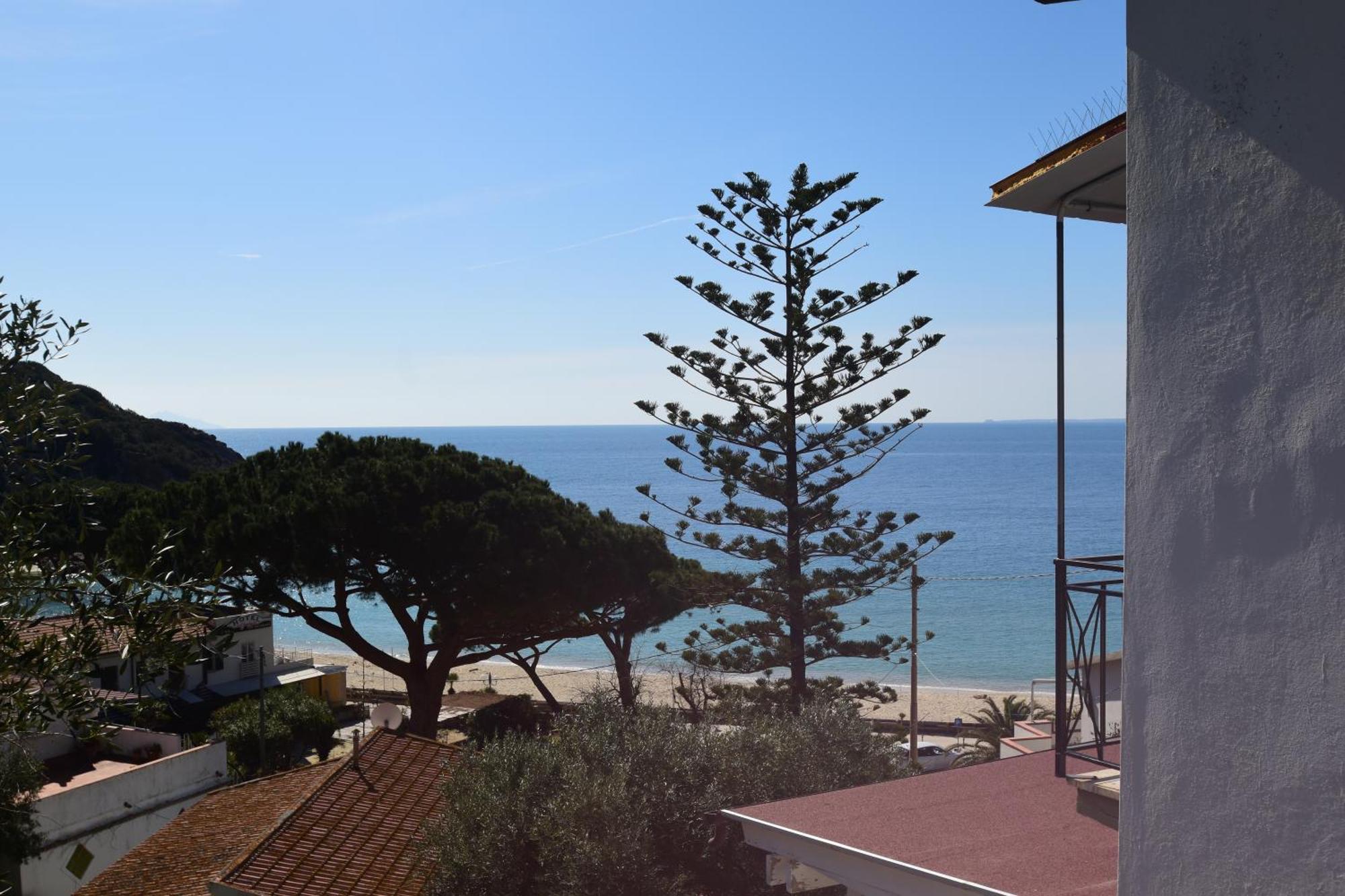Appartamenti Cavoli - Vista Mare Con Terrazze, Clima E Posti Auto Spiaggia di Cavoli Екстериор снимка