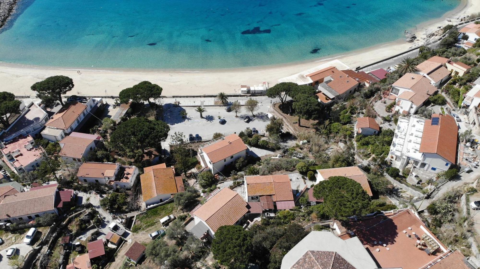 Appartamenti Cavoli - Vista Mare Con Terrazze, Clima E Posti Auto Spiaggia di Cavoli Екстериор снимка